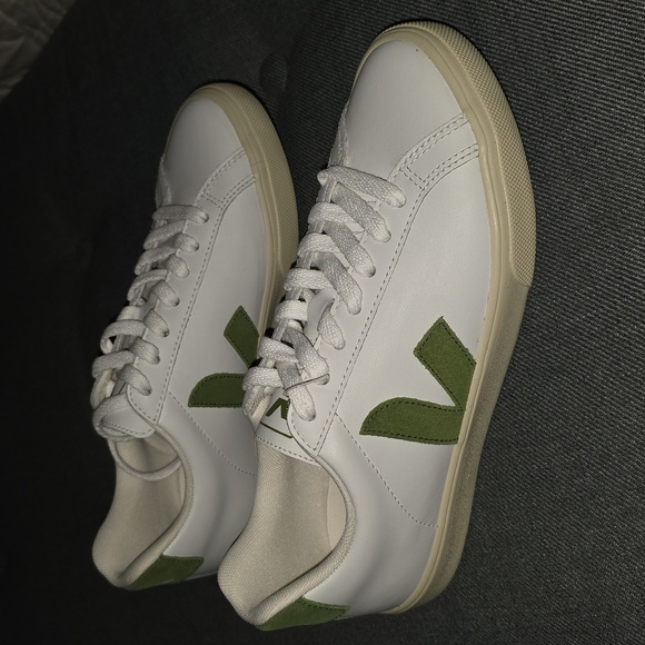BNWOB Veja Leather & Suede White & Kiwi Sz 6 Sneakers - Picture 8 of 12